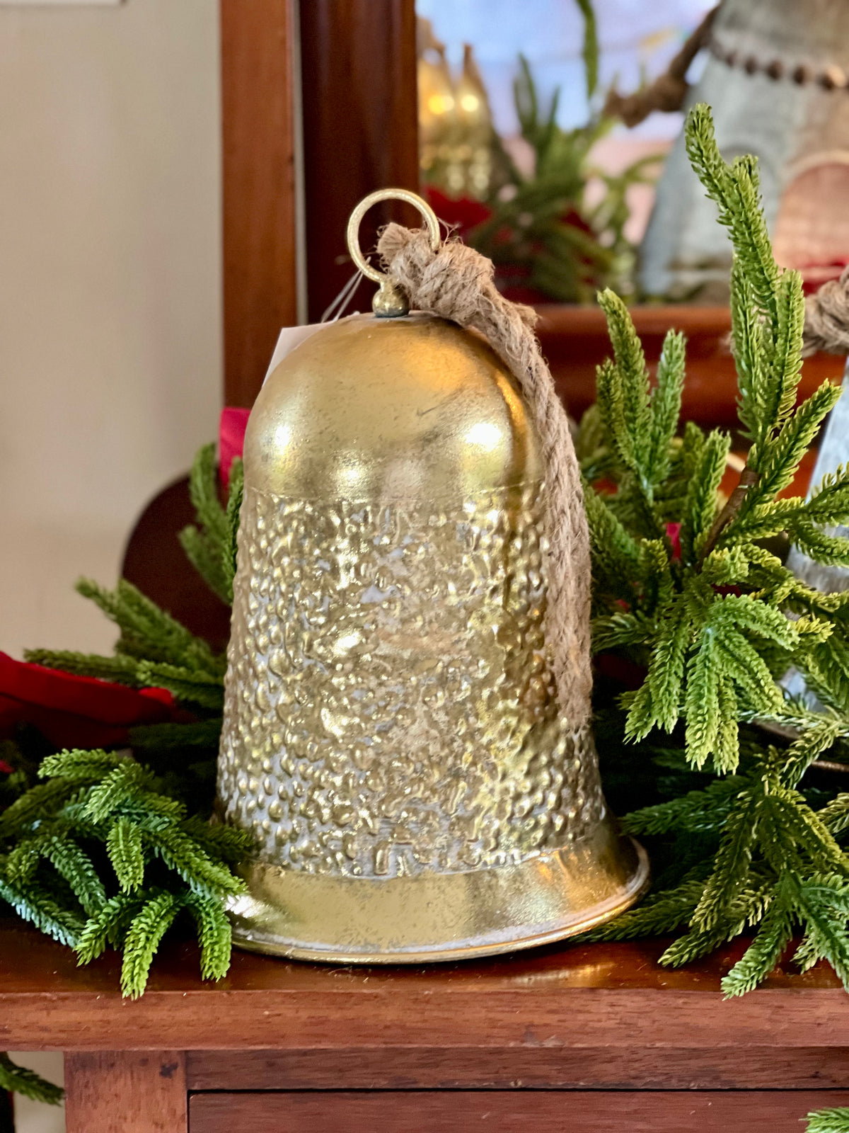 12” INCH BRUSHED GOLD HAMMERED METAL BELL– Arte Corazon